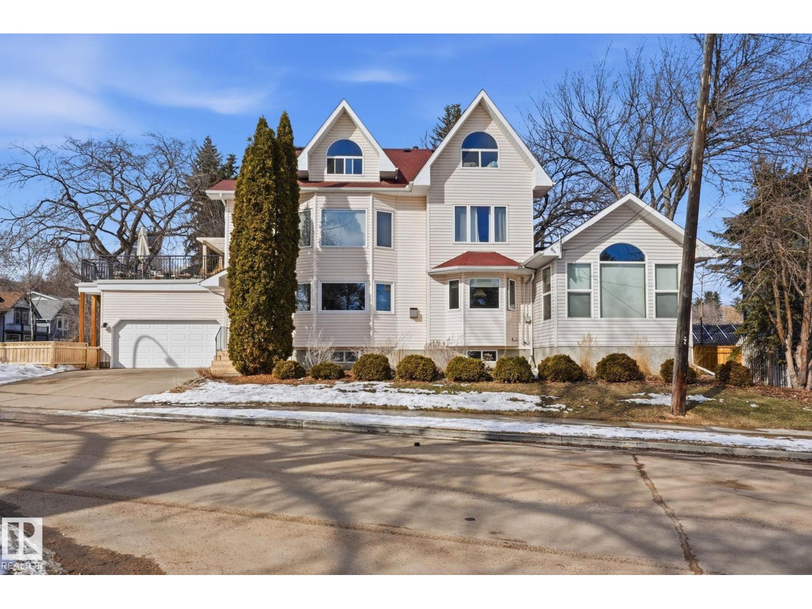 9228 100 AV NW - 1