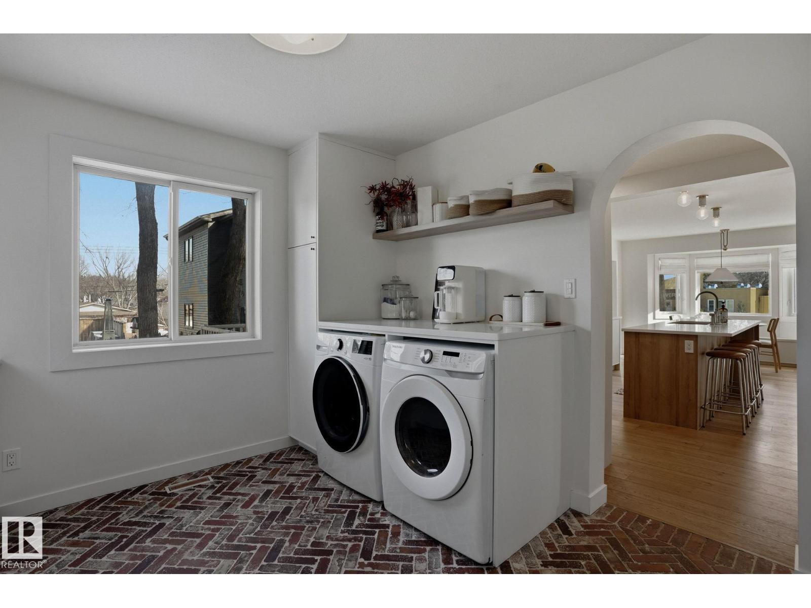 9228 100 AV NW, Edmonton