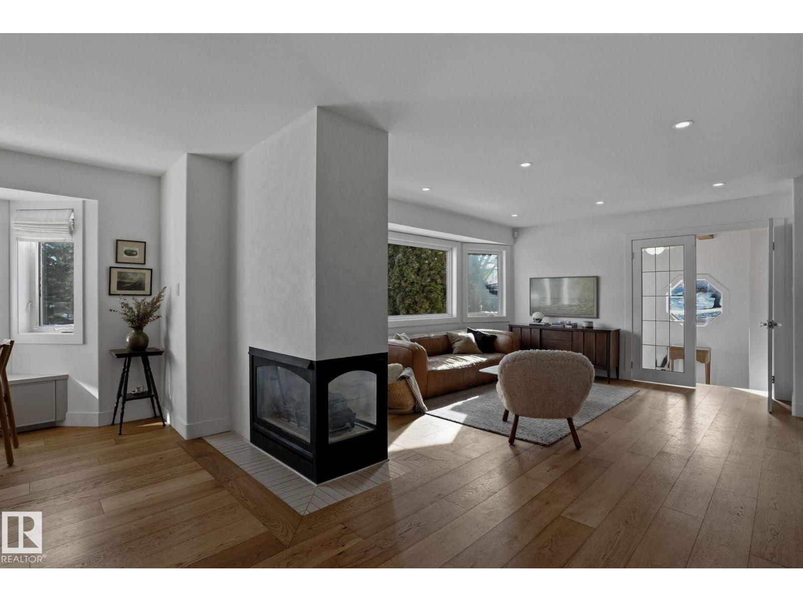 9228 100 AV NW, Edmonton