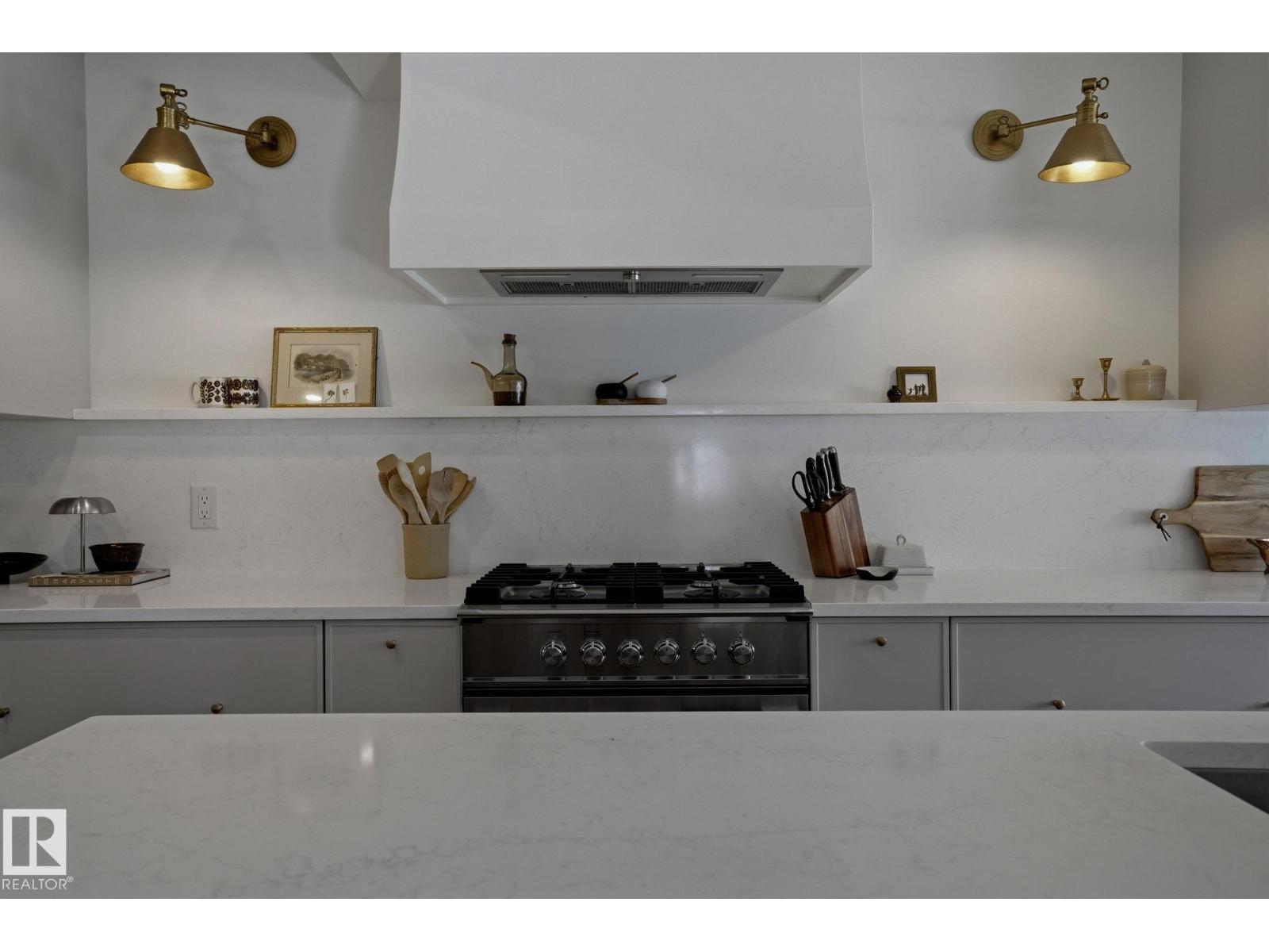 9228 100 AV NW, Edmonton