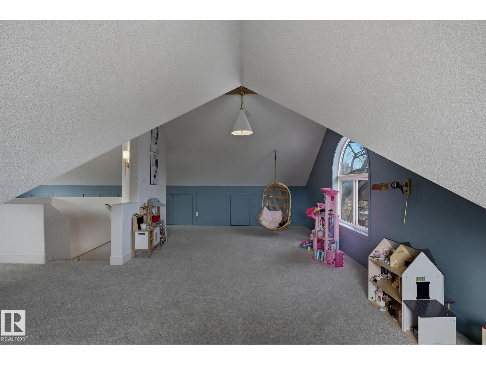 9228 100 AV NW, Edmonton