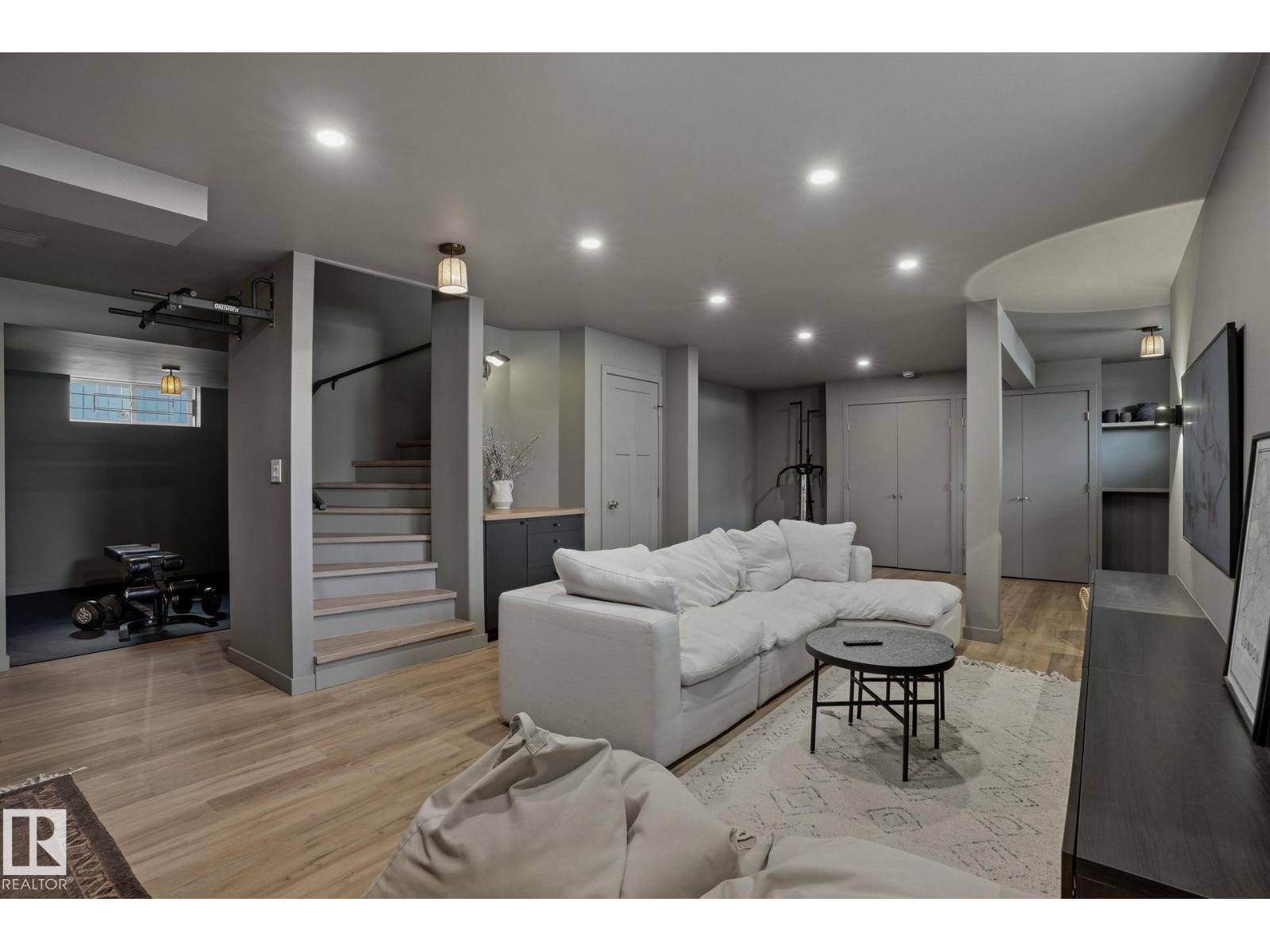 9228 100 AV NW, Edmonton