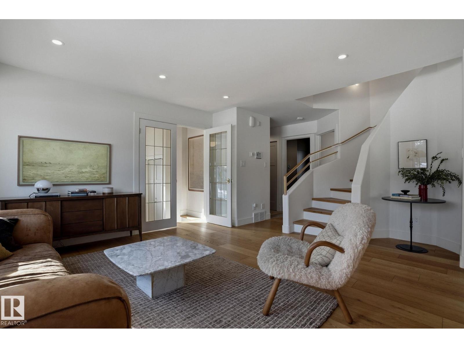 9228 100 AV NW, Edmonton