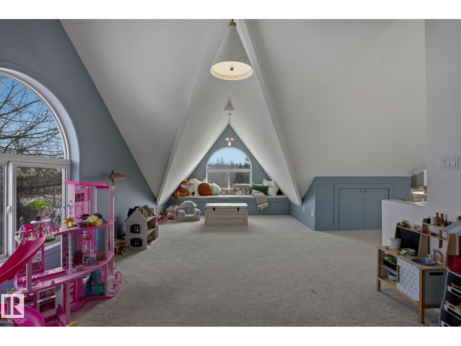 9228 100 AV NW, Edmonton