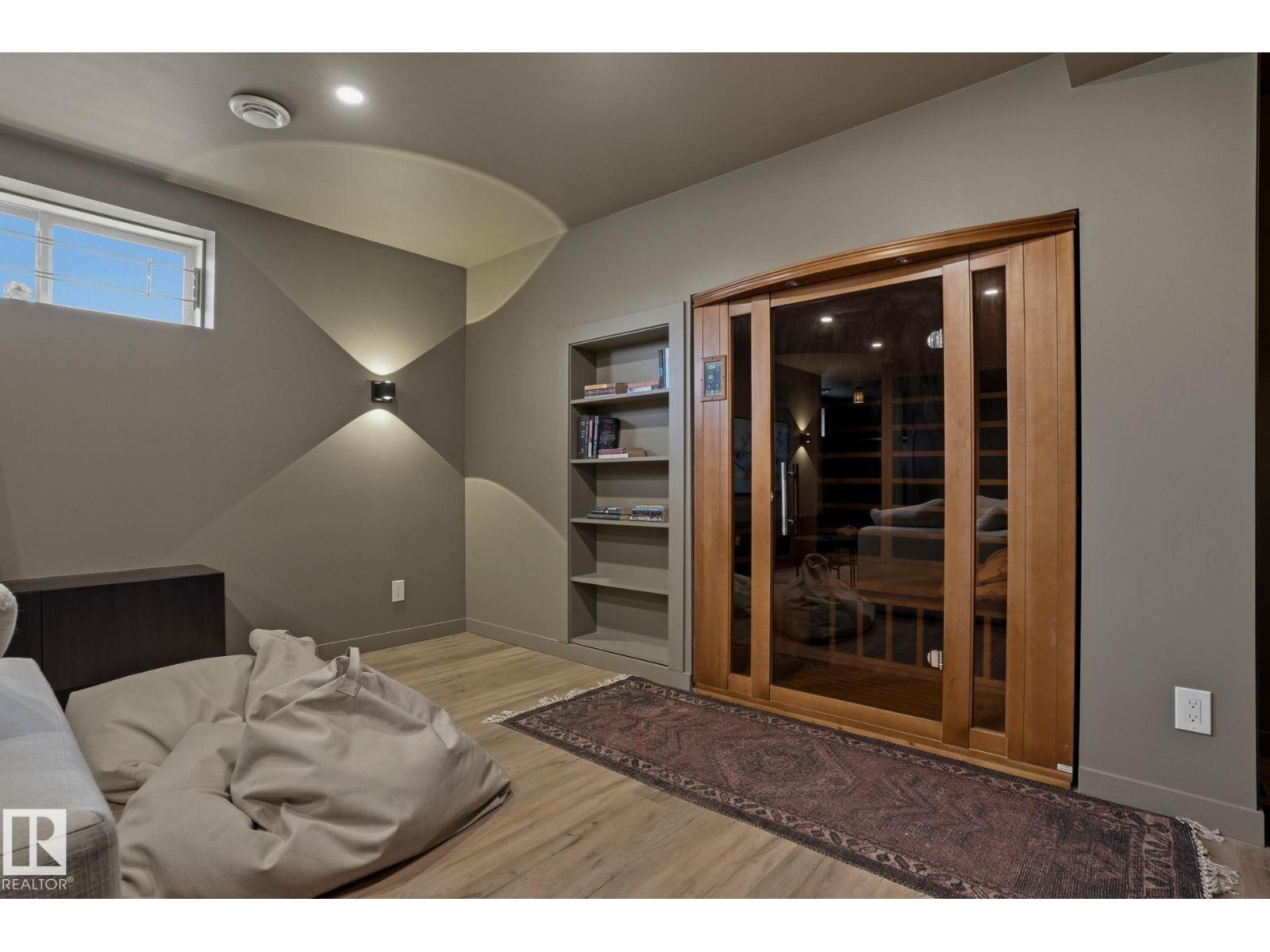 9228 100 AV NW, Edmonton