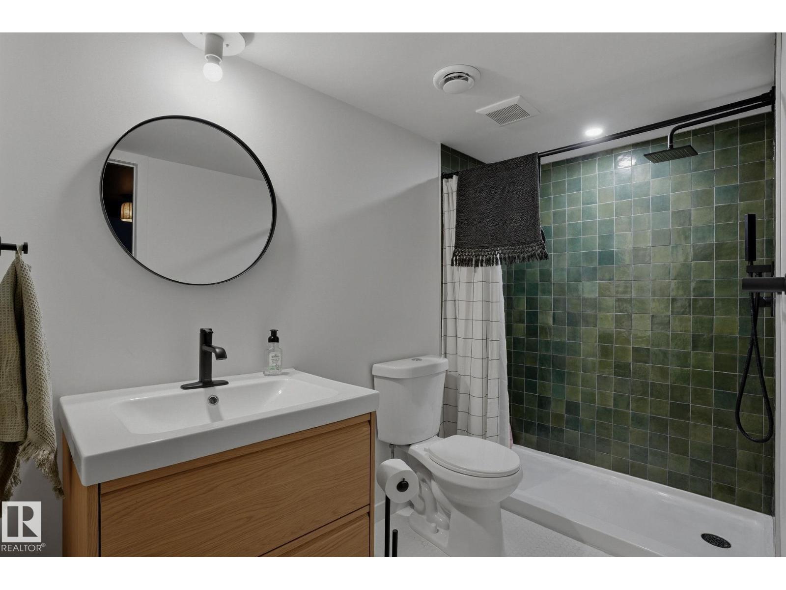 9228 100 AV NW, Edmonton