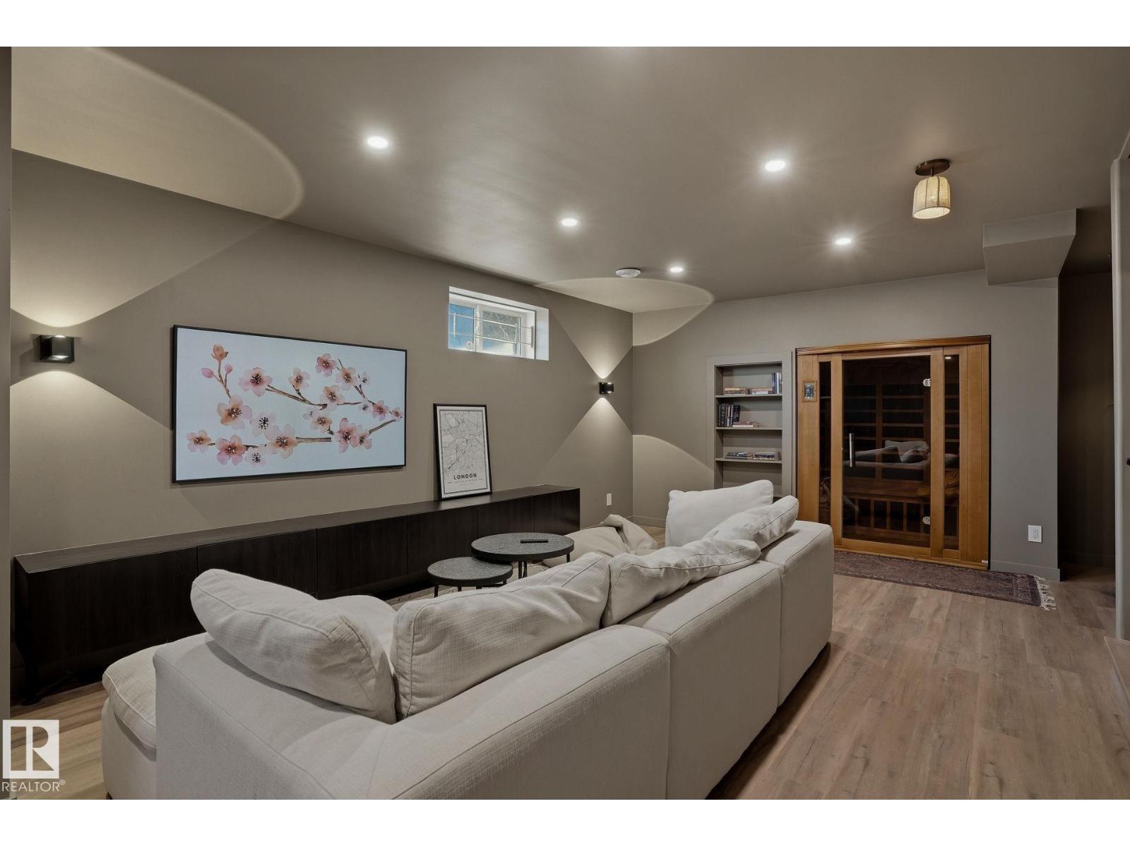 9228 100 AV NW, Edmonton