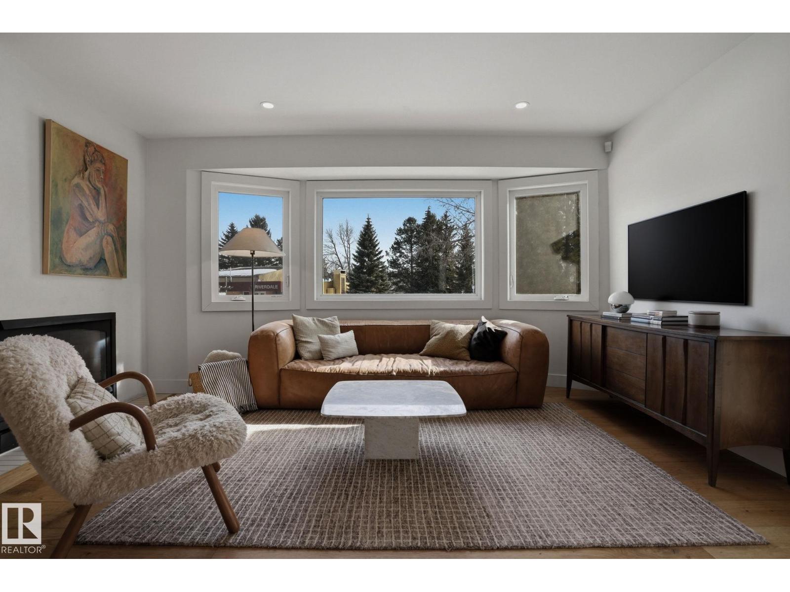9228 100 AV NW - 5