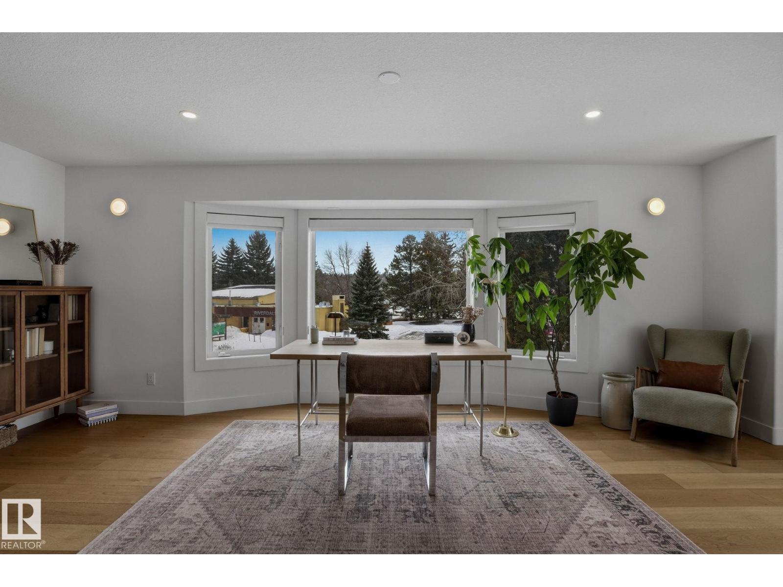 9228 100 AV NW, Edmonton