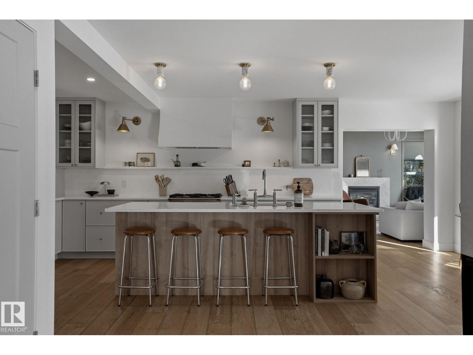 9228 100 AV NW, Edmonton