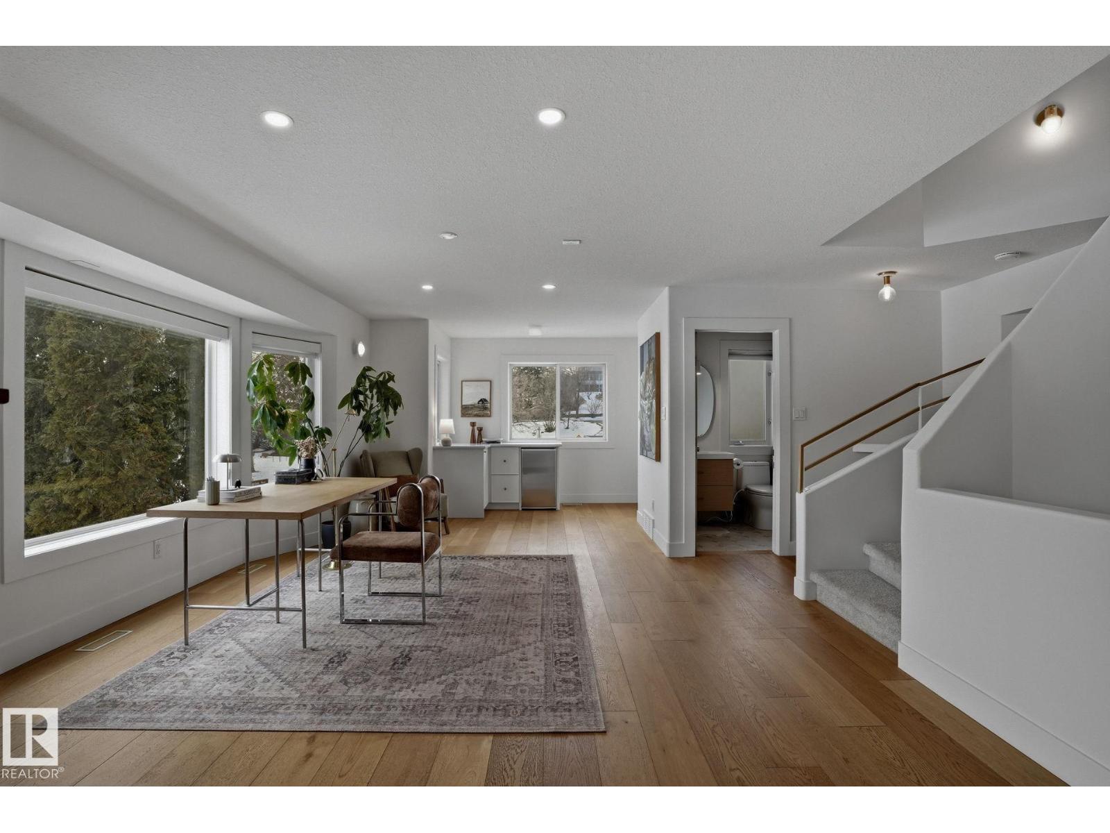 9228 100 AV NW - 24