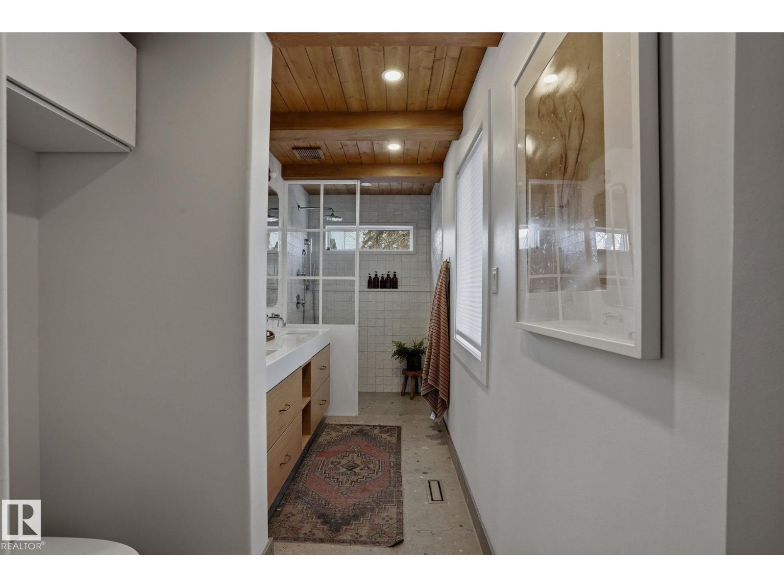 9228 100 AV NW - 28