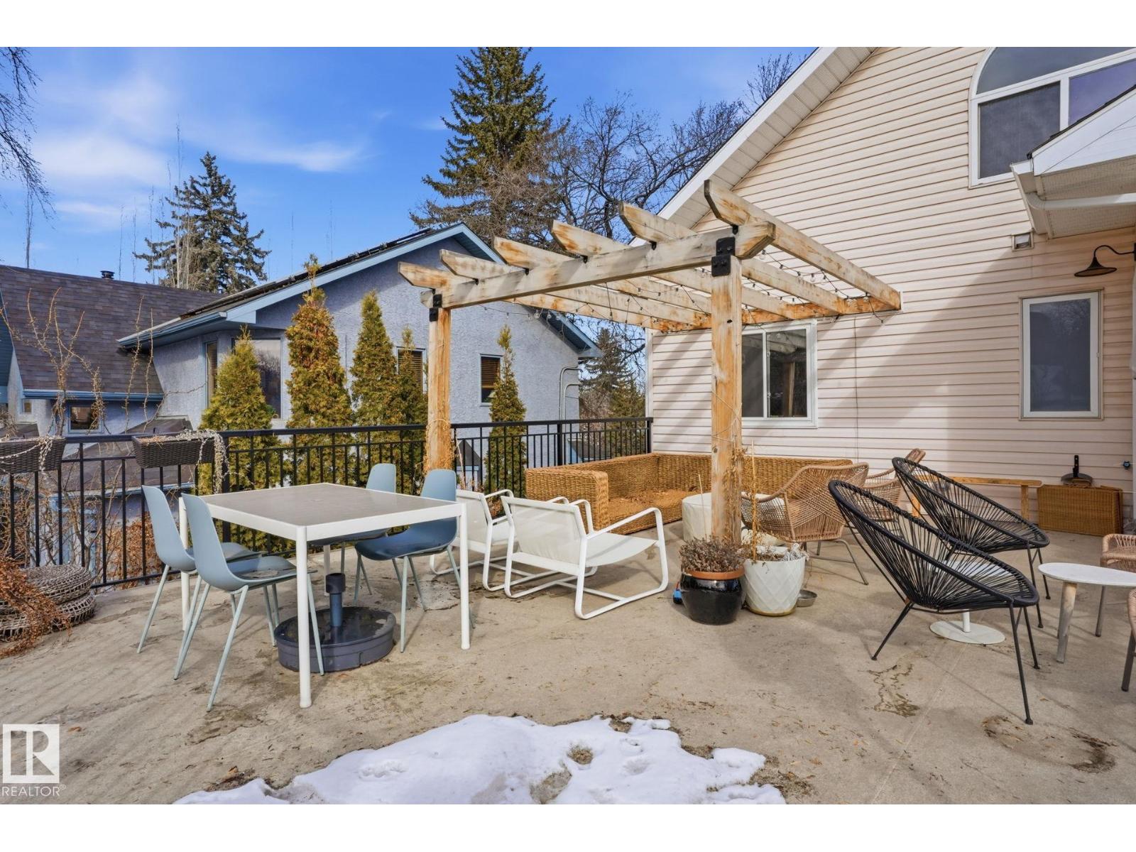 9228 100 AV NW, Edmonton