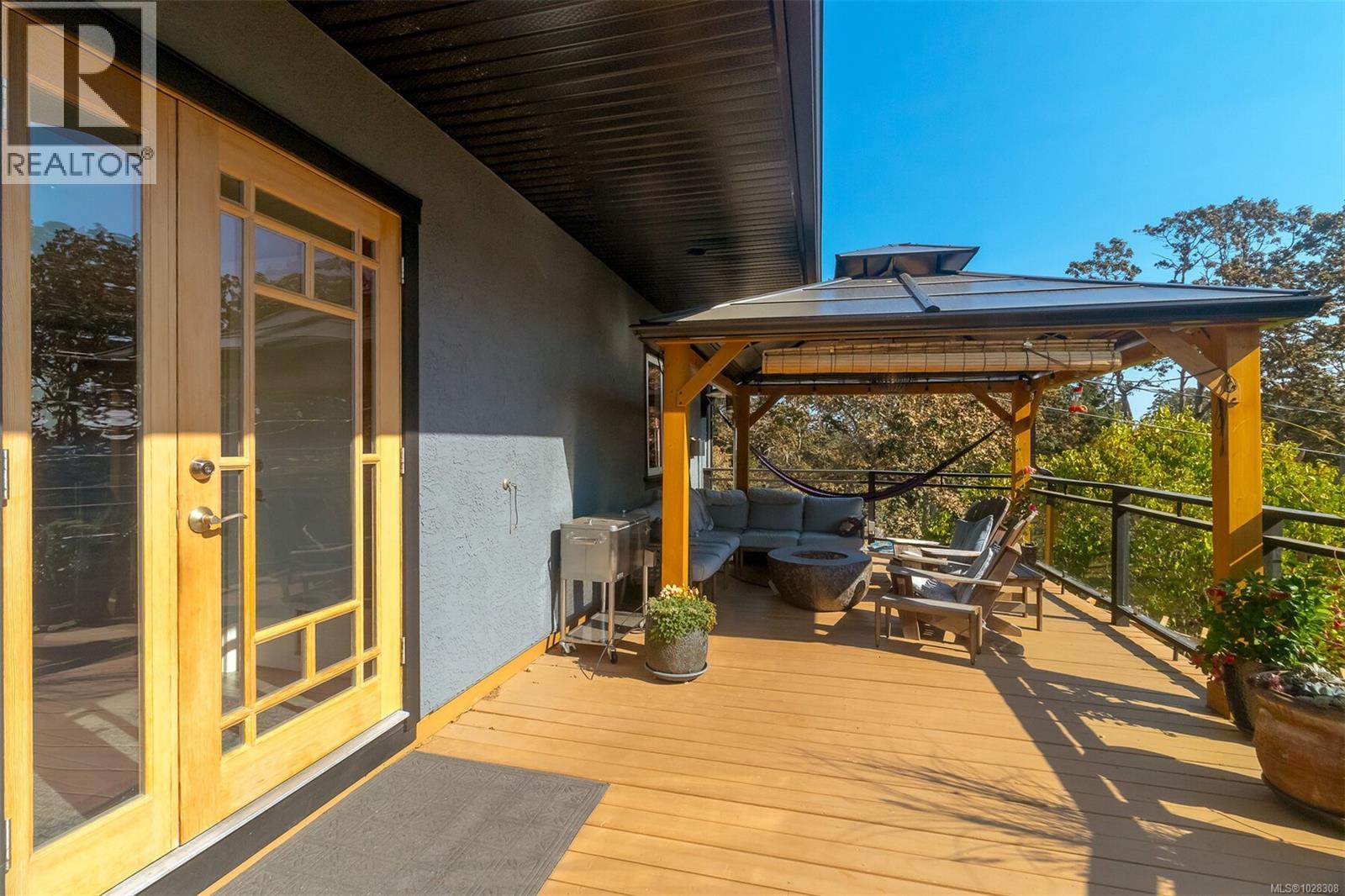 1298 Astoria St, Saanich