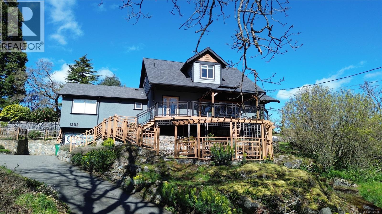 1298 Astoria St, Saanich