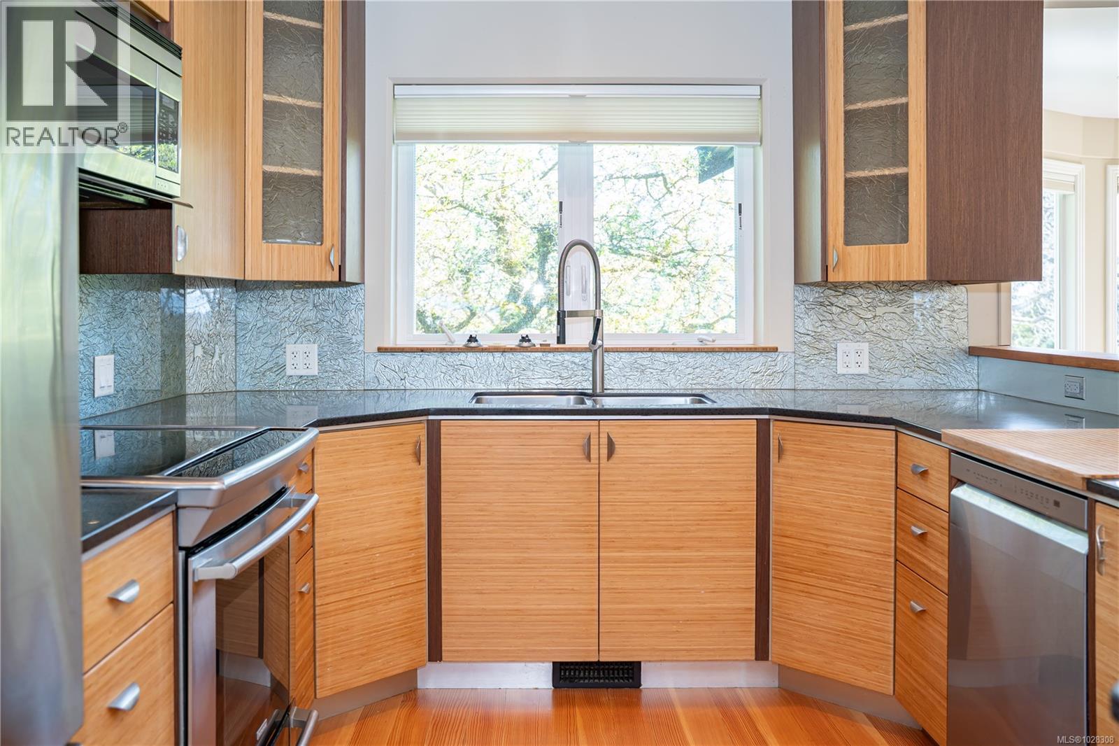 1298 Astoria St, Saanich