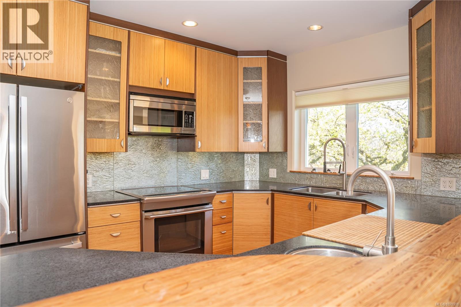 1298 Astoria St, Saanich