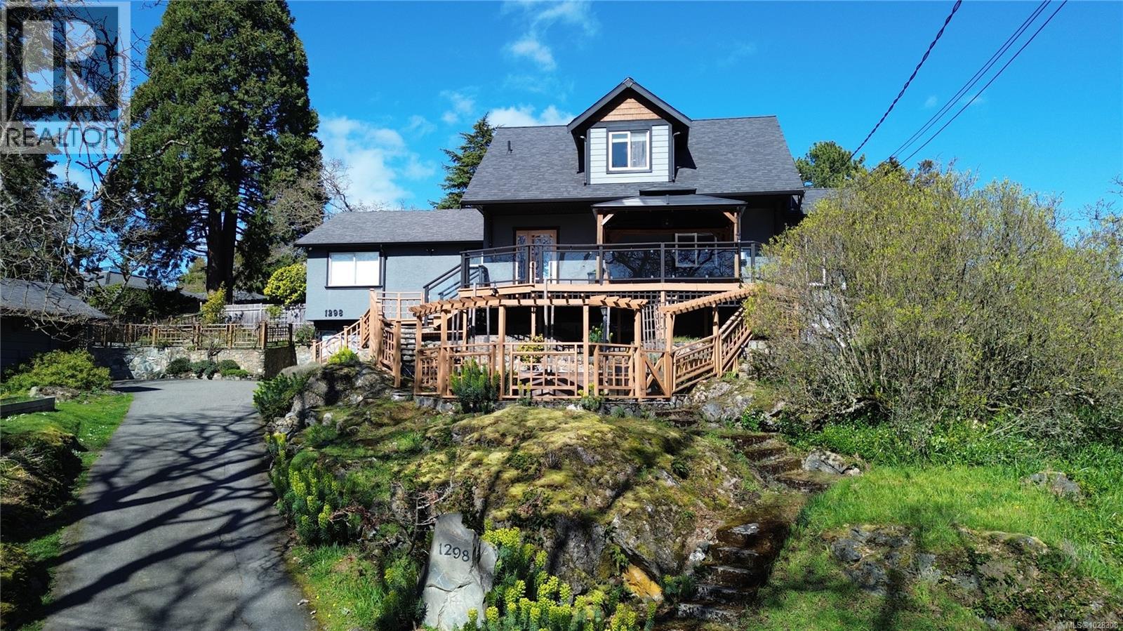 1298 Astoria St, Saanich