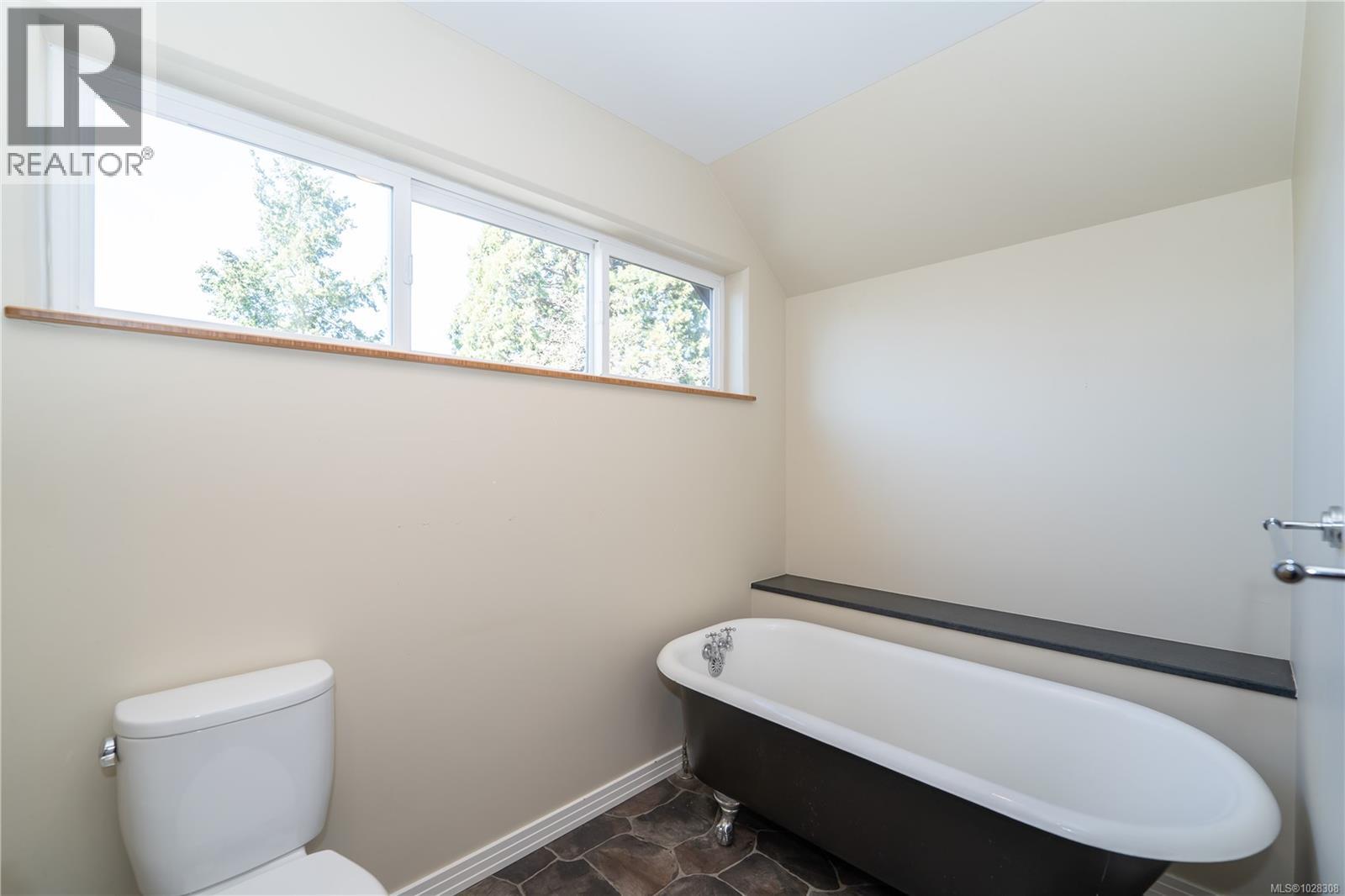 1298 Astoria St, Saanich