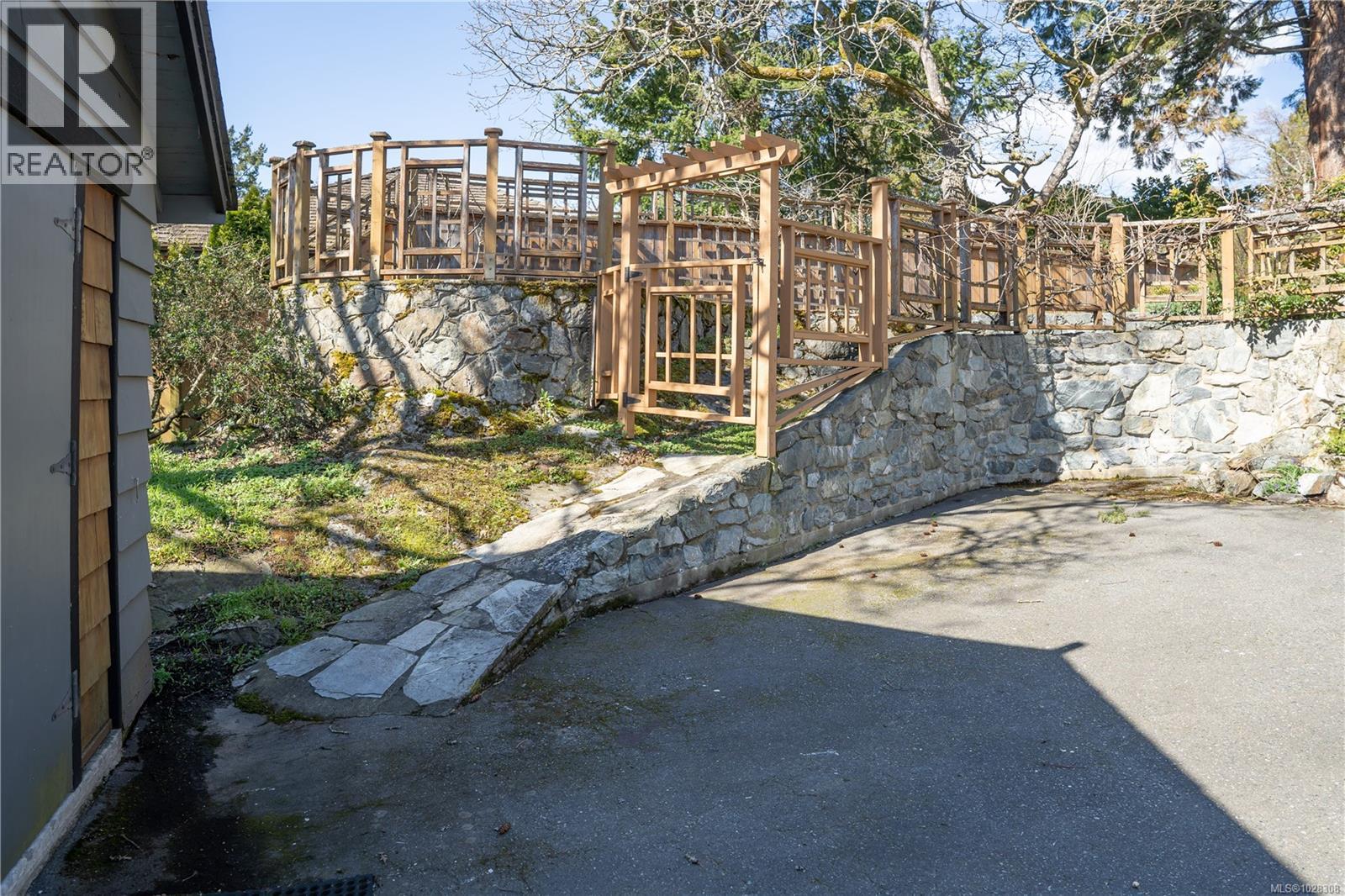 1298 Astoria St, Saanich