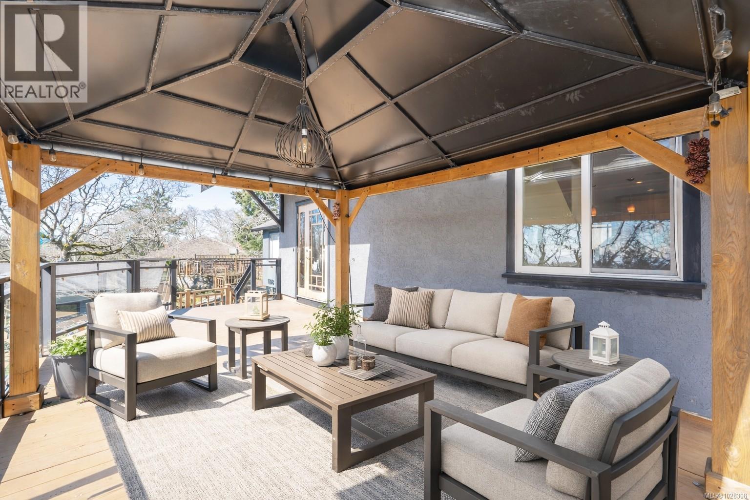 1298 Astoria St, Saanich