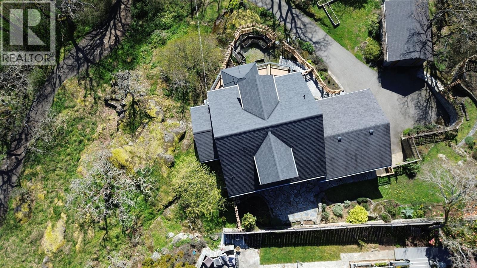 1298 Astoria St, Saanich