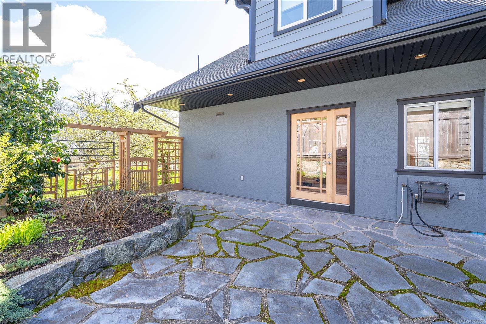 1298 Astoria St, Saanich