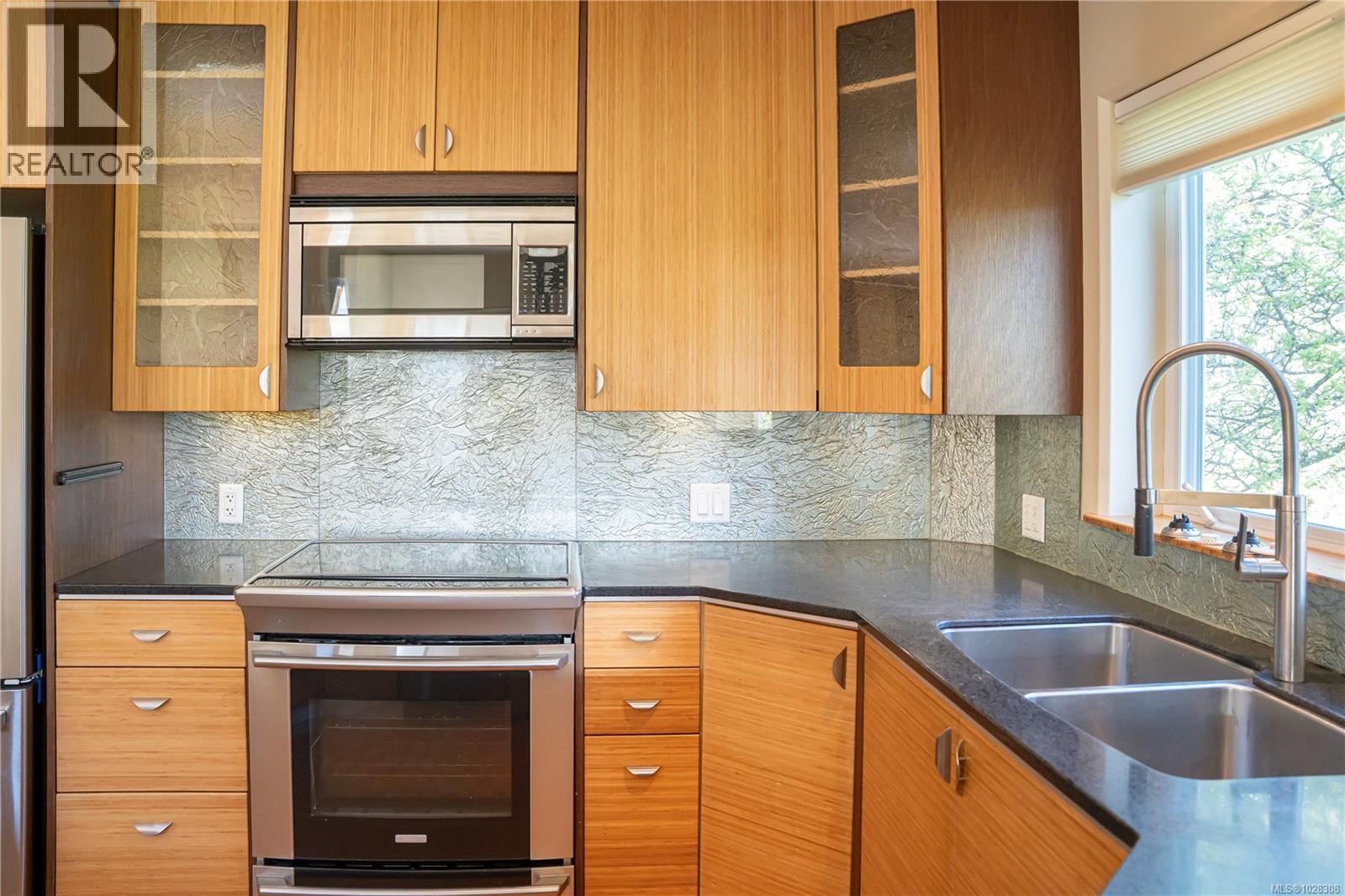 1298 Astoria St, Saanich