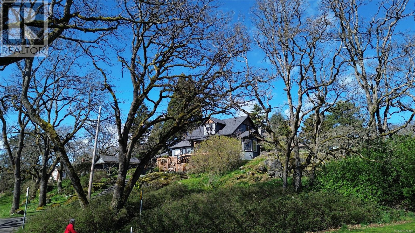 1298 Astoria St, Saanich