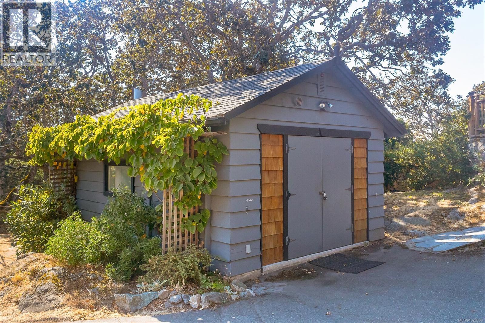 1298 Astoria St, Saanich