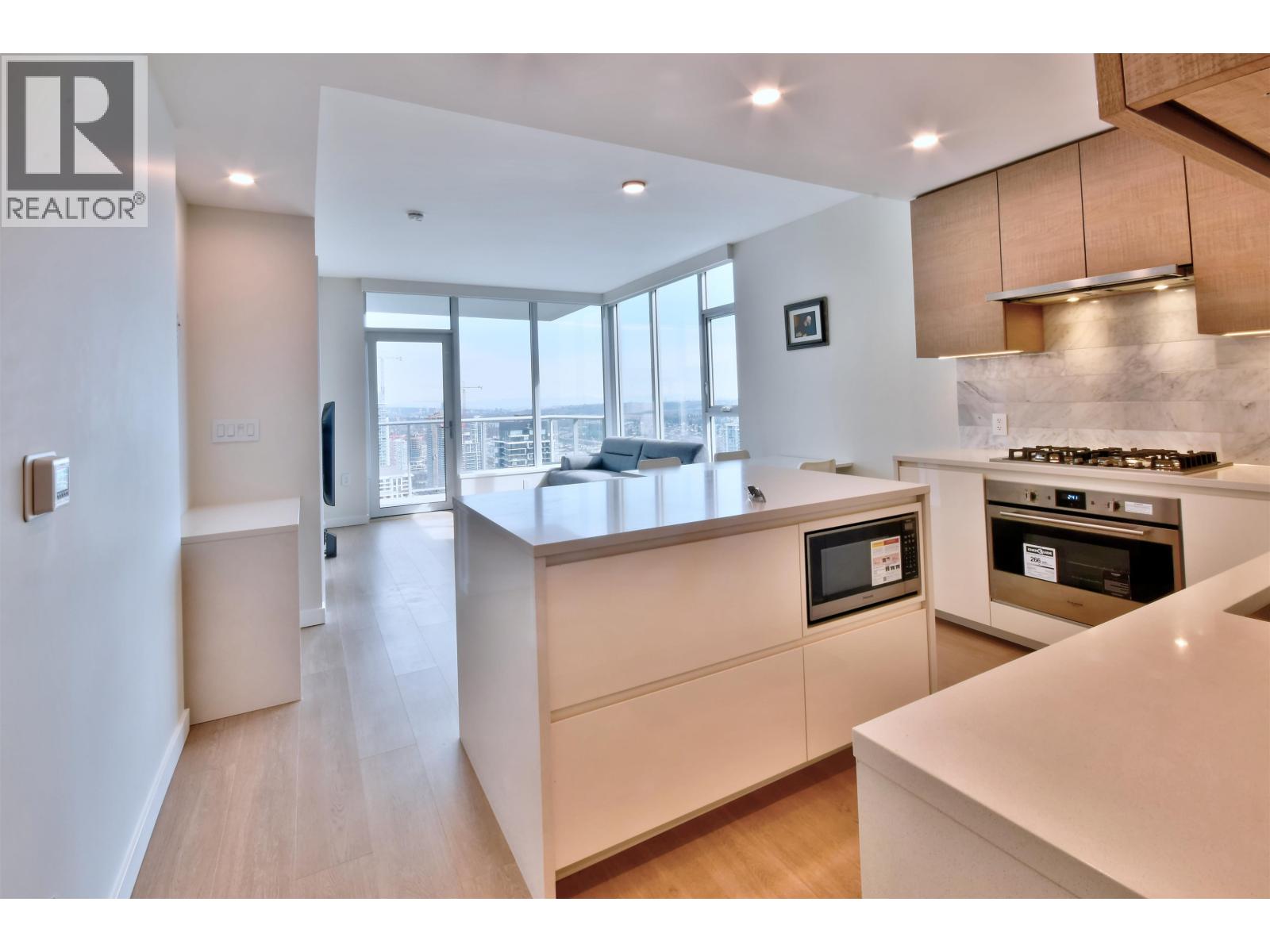 4504 2108 GILMORE Avenue - photo 2