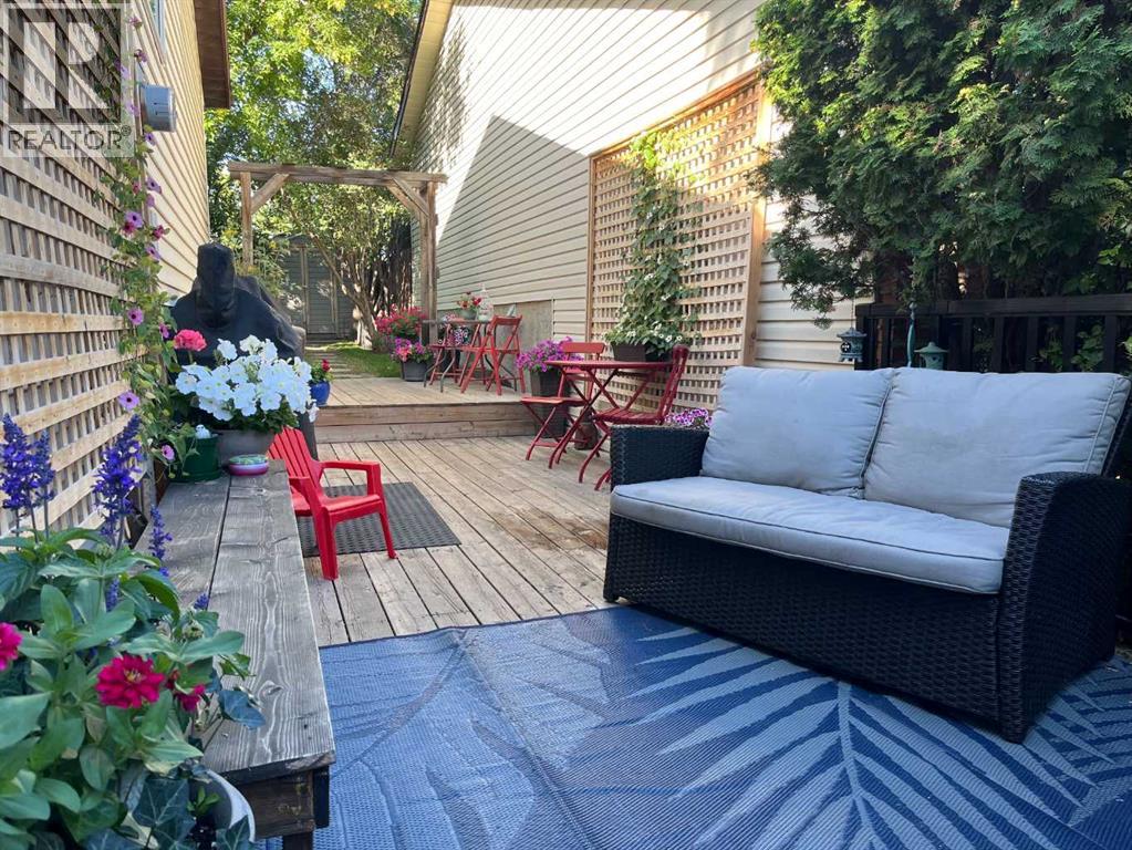 Single Family House 4 Level for Sale in  Ranchview Circle NW Ranchlands Calgary 