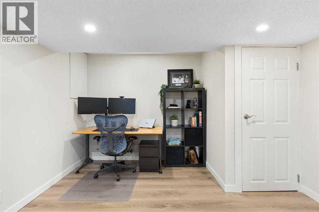 Single Family House 4 Level for Sale in  Ranchview Circle NW Ranchlands Calgary 