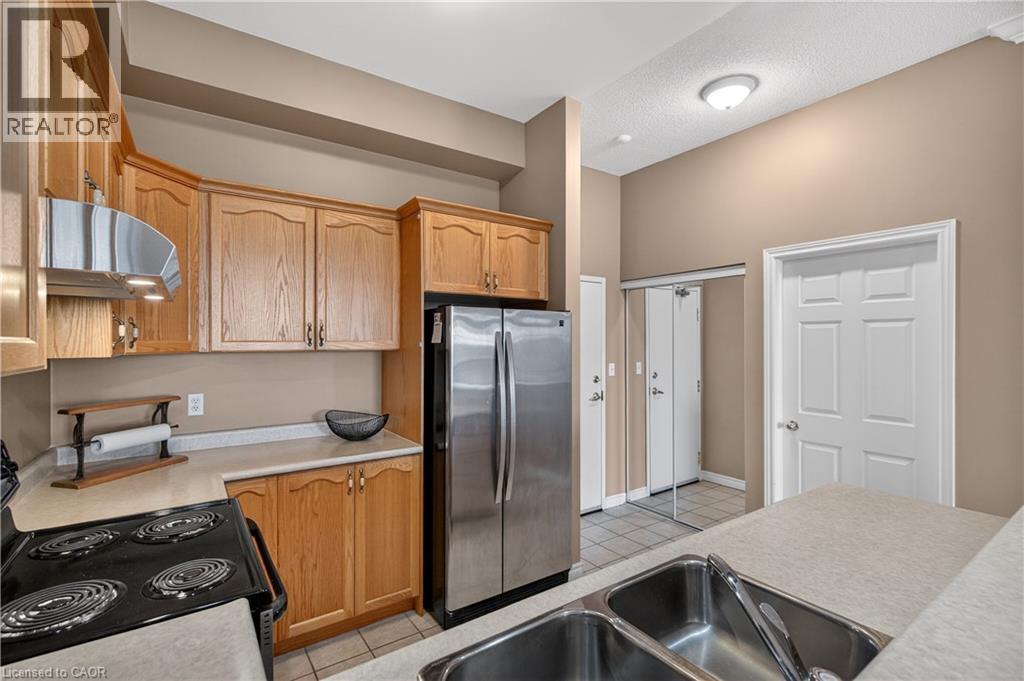 #320 262 DUNDAS Street E - 13