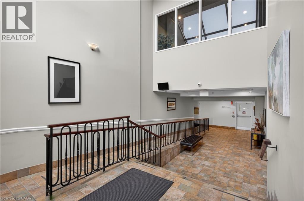 #320 262 DUNDAS Street E - 5