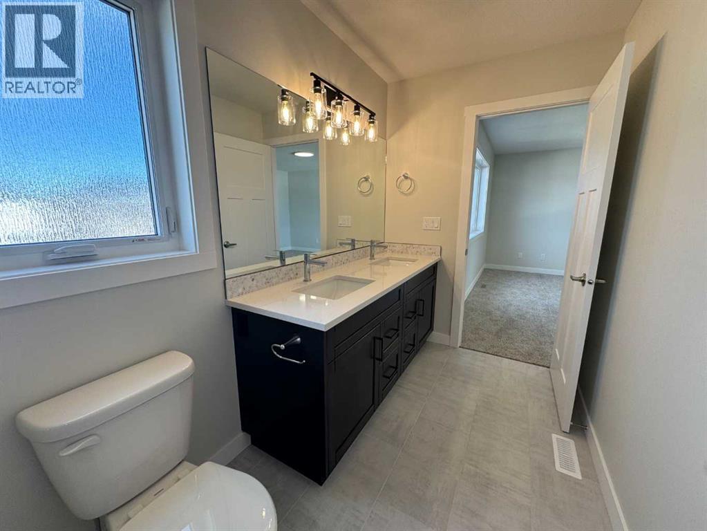 Single Family House for Sale in  Emmett Crescent Evergreen Red Deer 