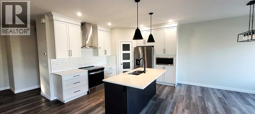 Single Family House for Sale in  Emmett Crescent Evergreen Red Deer 