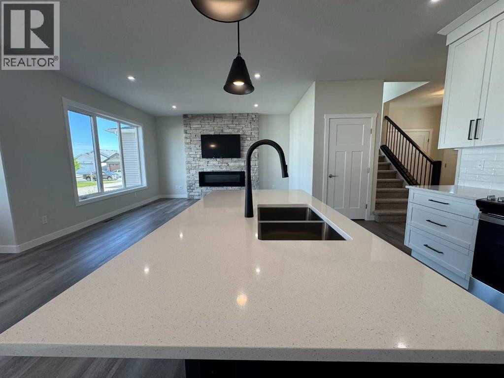 Single Family House for Sale in  Emmett Crescent Evergreen Red Deer 