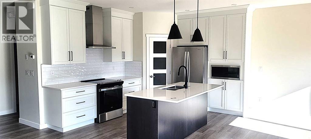 Single Family House for Sale in  Emmett Crescent Evergreen Red Deer 