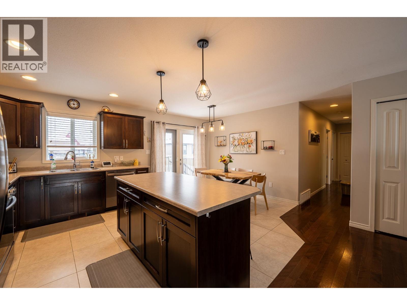 8711 113A AVENUE - 10