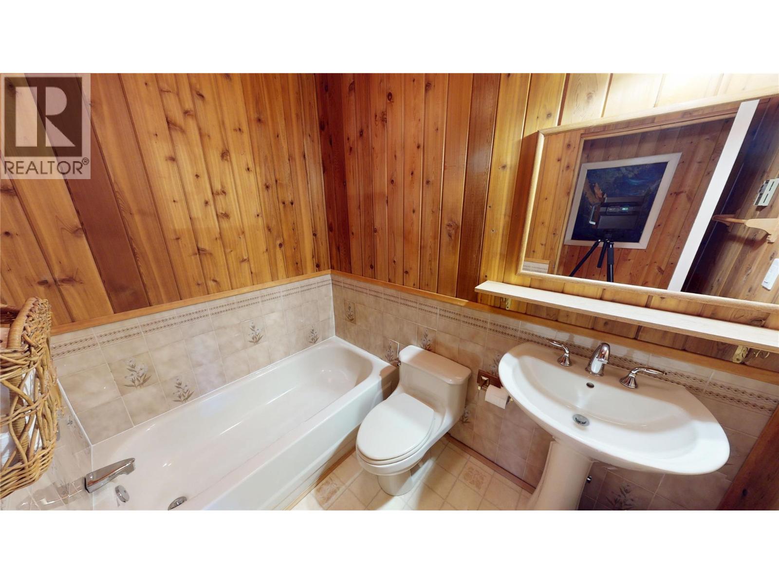 4892 Ogilvey Avenue, Fairmont Hot Springs