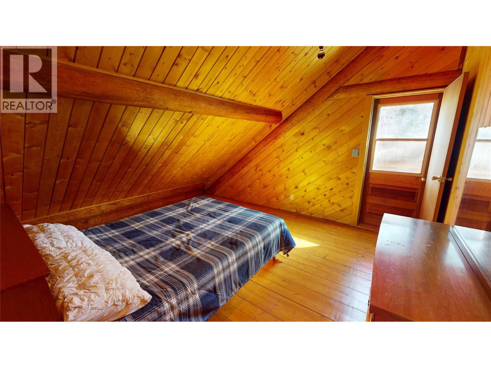 4892 Ogilvey Avenue, Fairmont Hot Springs