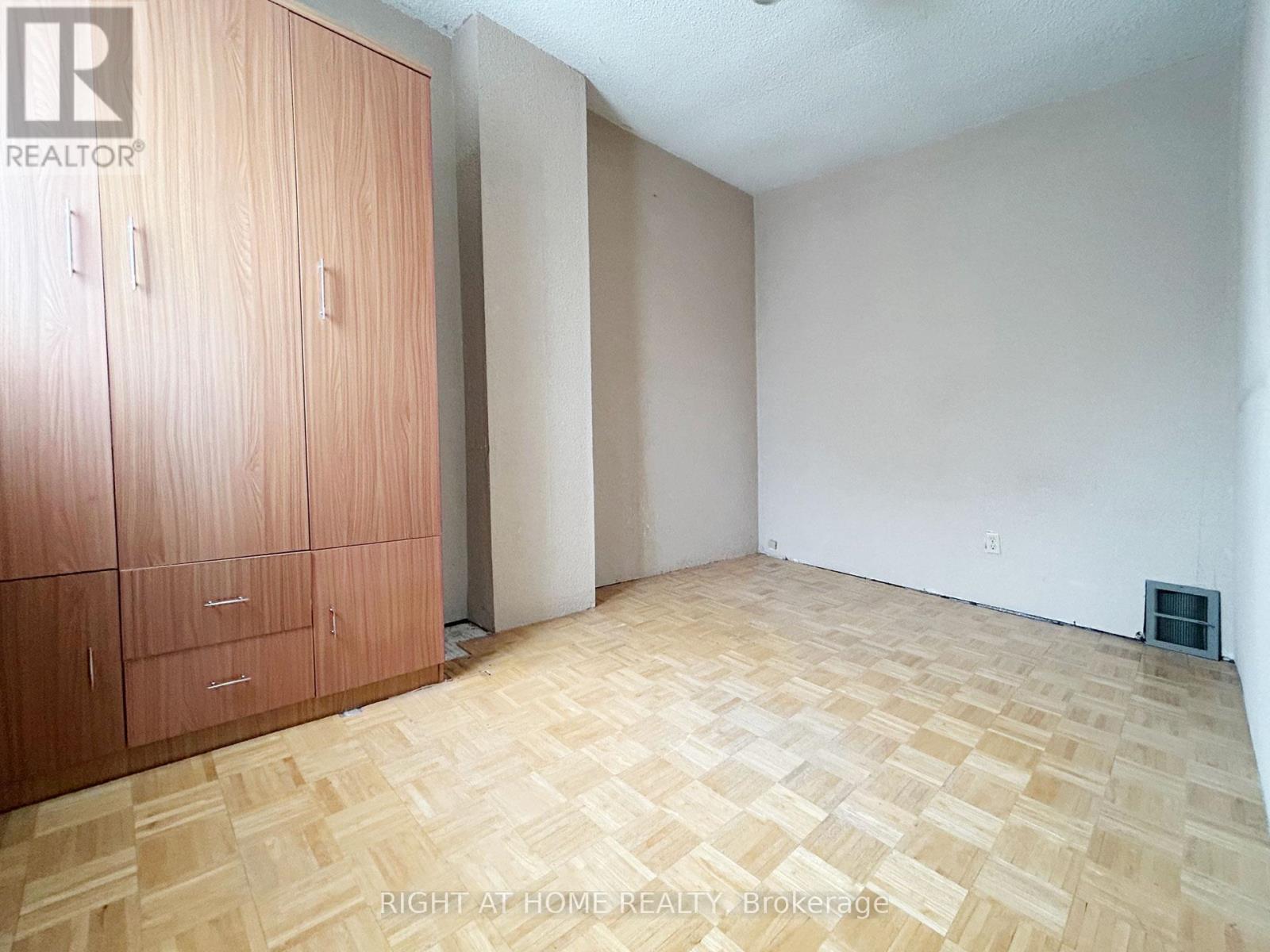 1313 GERRARD STREET - 11