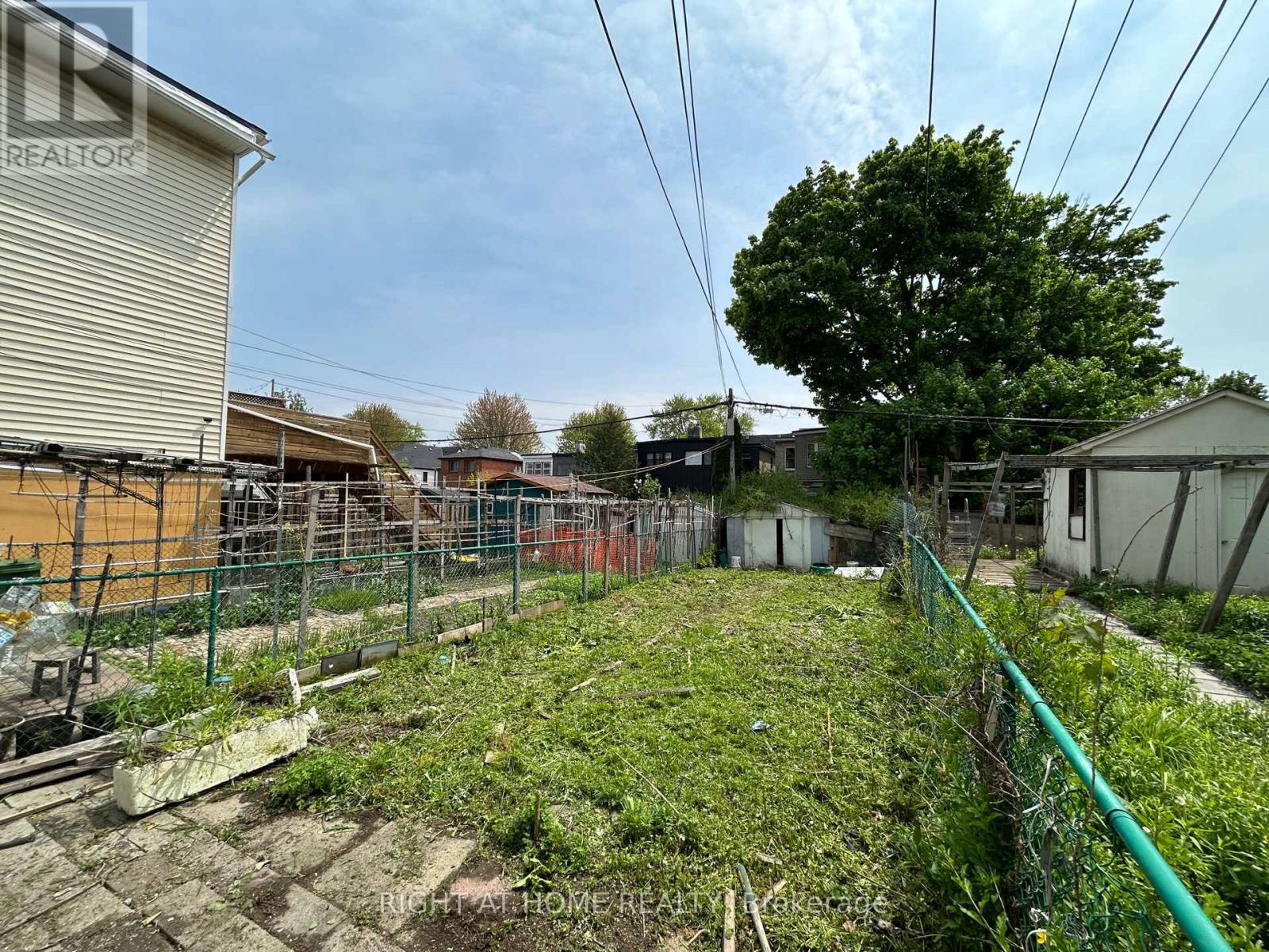 1313 GERRARD STREET - 15