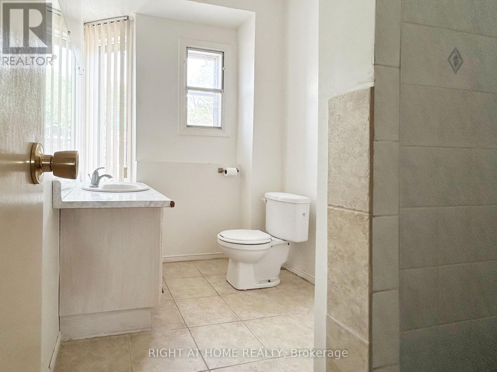 1313 GERRARD STREET - 5