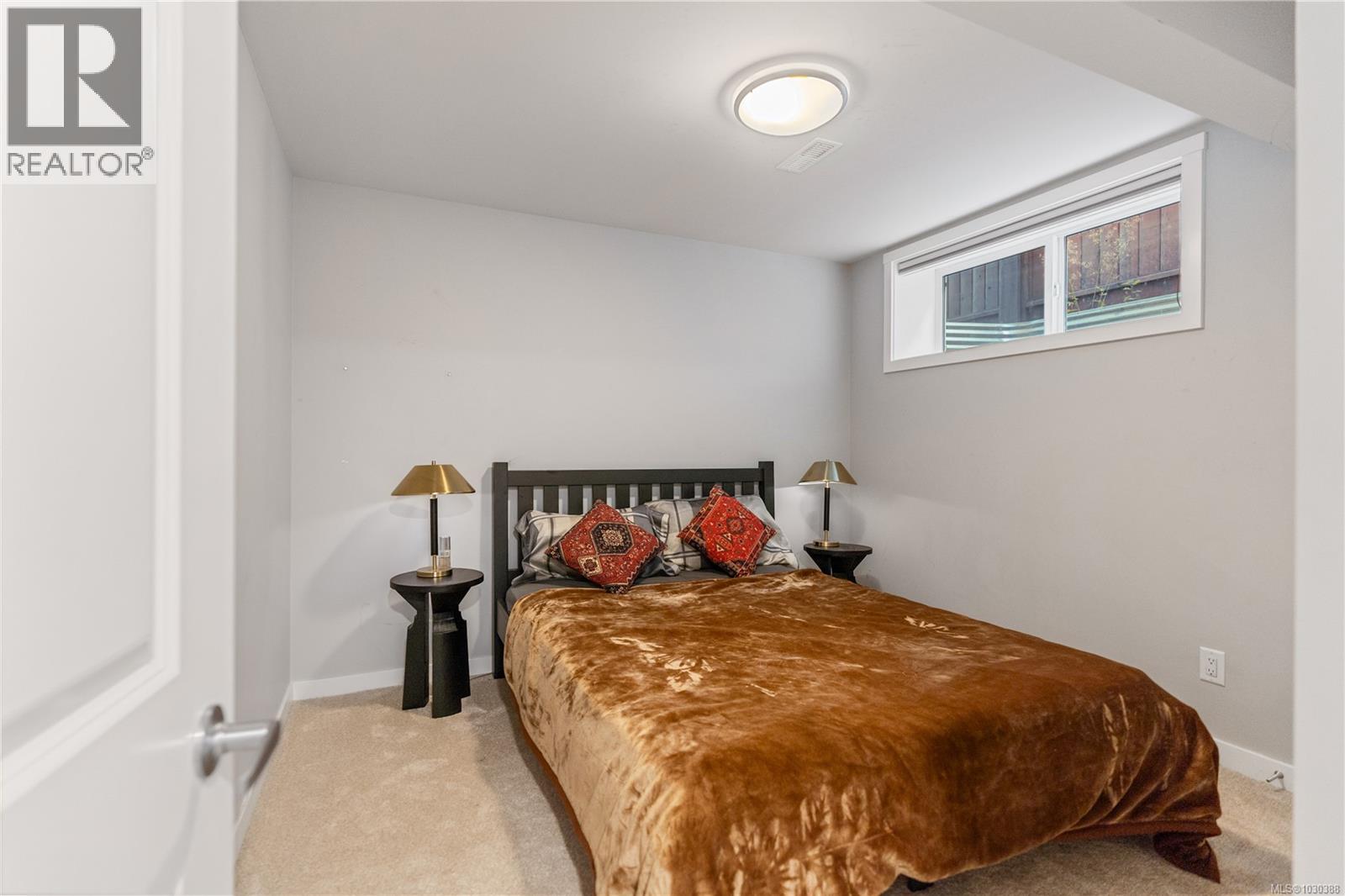 3380 Curlew St - 34