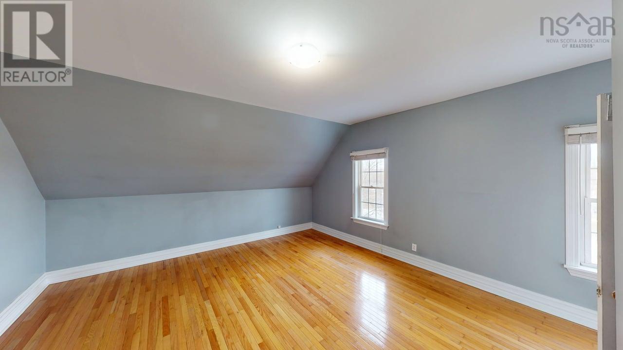 Property 15 of 21 of 2892 NS-376