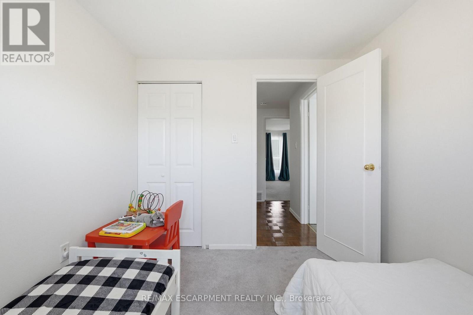 #4 2252 UPPER MIDDLE ROAD - 22