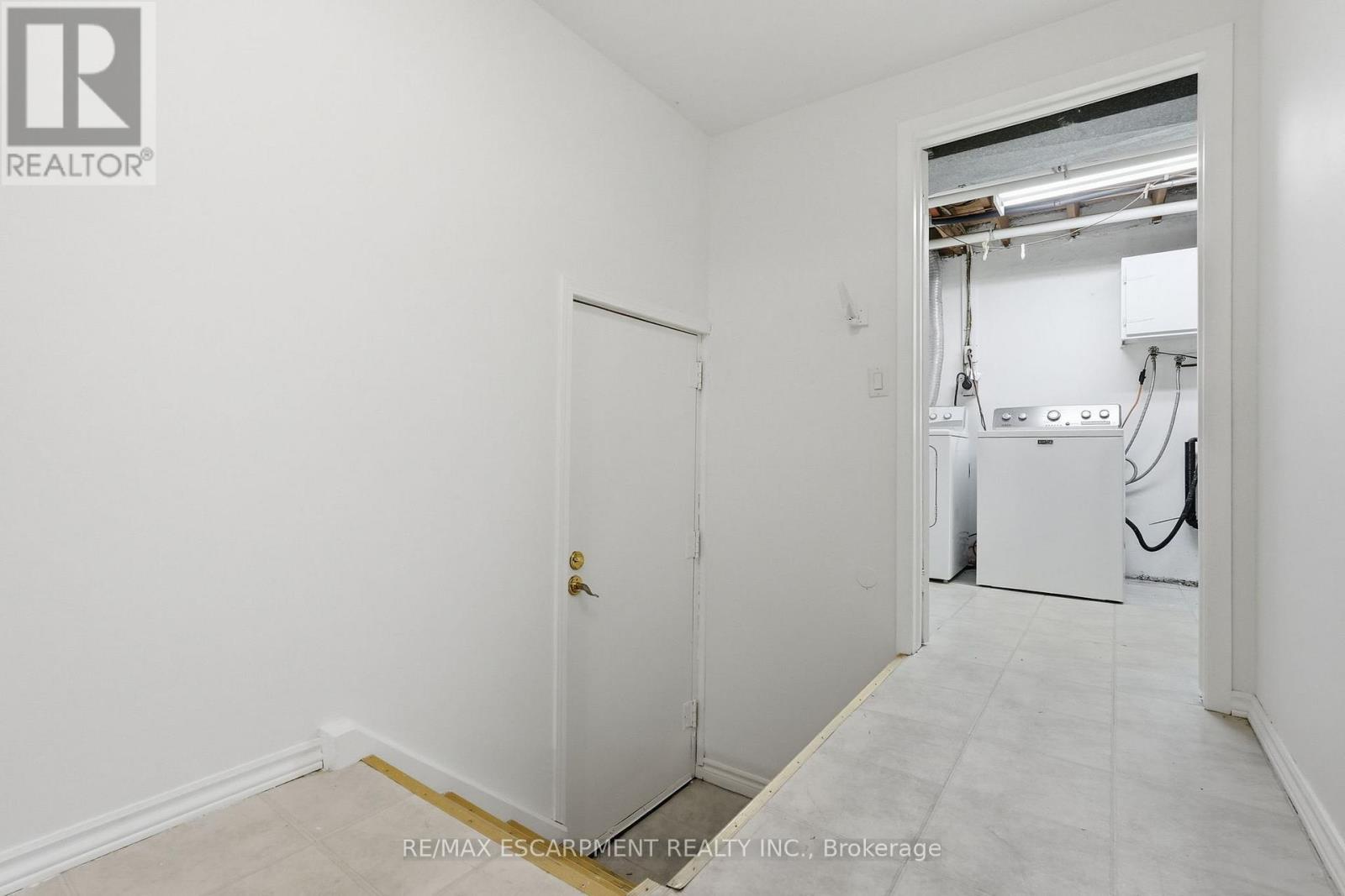 #4 2252 UPPER MIDDLE ROAD - 30