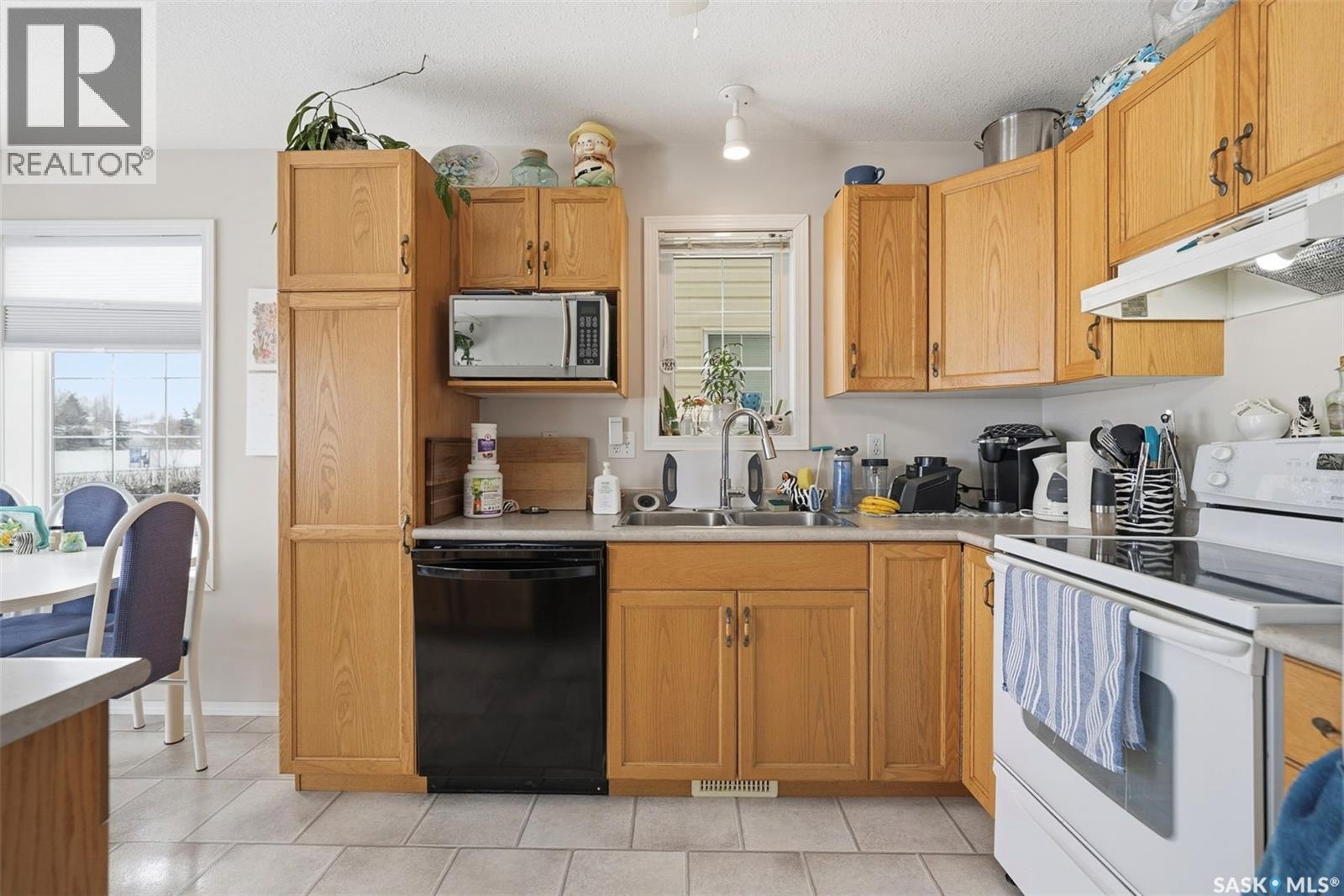 #15 111 FAIRBROTHER CRESCENT - 10